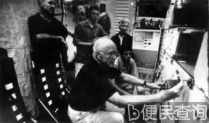 约翰·格林成为美国第一个环绕地球飞行的太空人