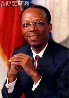 海地总统阿里斯蒂德宣布辞去总统职务 开始流亡