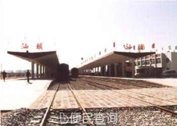 广梅汕铁路和海湾大桥通车