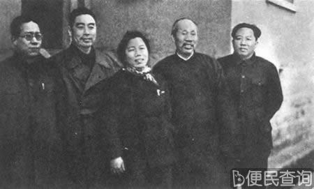 中共派代表赴重庆参加政协会议