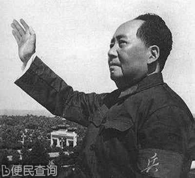 毛泽东主席首次接见红卫兵