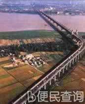 南京长江大桥正式建成通车