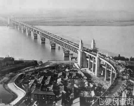 南京长江大桥正式建成通车