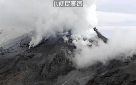 沉睡112年的哥伦比亚卡卡瓜尔火山再次猛烈喷发
