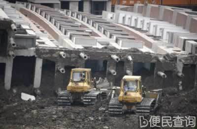 上海一幢在建13层楼房离奇倒塌
