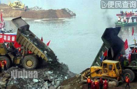 长江三峡工程顺利截流