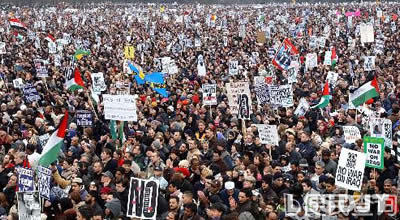全球约600个城市同时举行反战游行