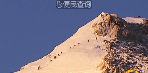 北京奥运圣火成功登顶珠峰