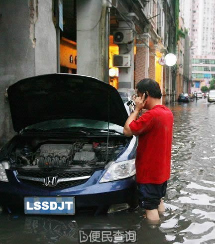 罕见暴雨袭击南中国 25万群众生死大转移