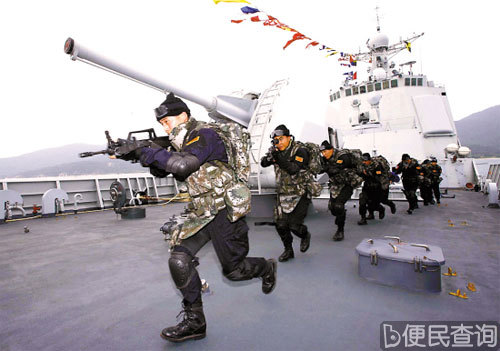 中国海军护航舰队今天起锚赴索马里海域