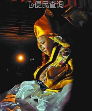 第六世德珠活佛在西藏扎果寺坐床