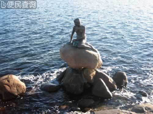 丹麦世界闻名的“小美人鱼”铜像建成