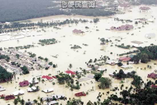 印尼洪水造成百余人死亡