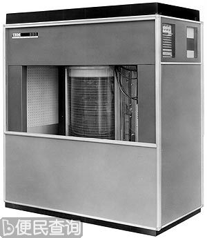 1956年9月13日，IBM研发成功世界上首个电脑磁盘存储设备